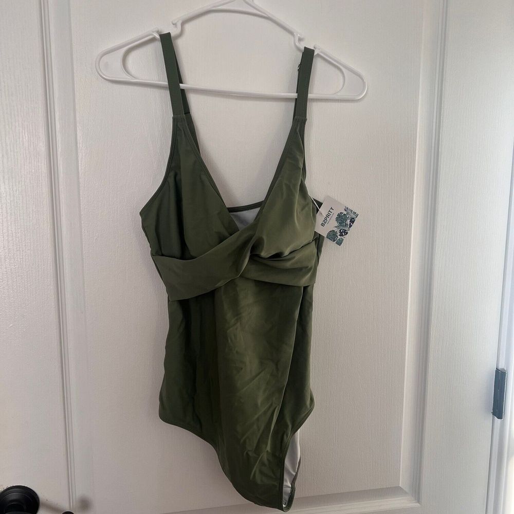 B2Prity Womens Green One Piece Swimsuit V-Neck‎ Green Size Large NWT